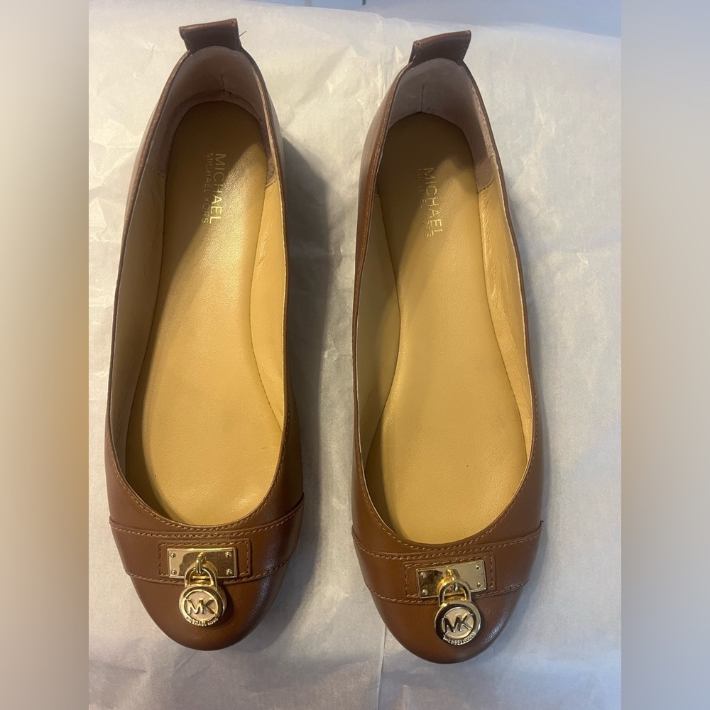 Michael Kors Tan Leather ballet flats with Gold Accent